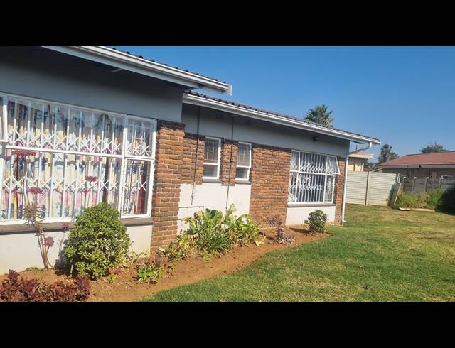4 BEDROOM HOUSE FOR SALE IN BARRY HERTZOG PARK